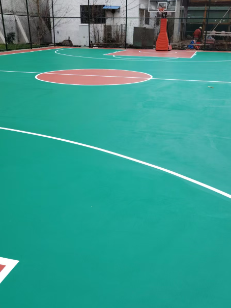 新罗 球场长期使用易出现地面开裂